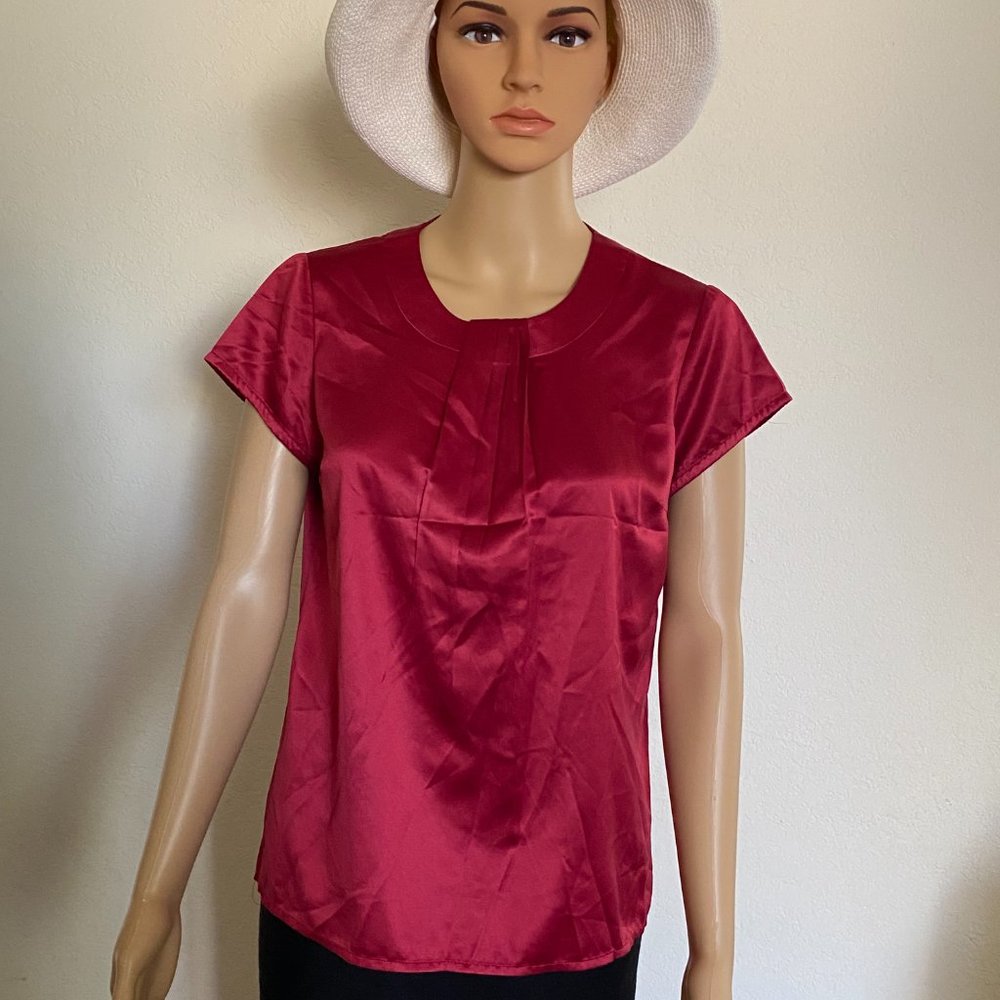 DOC & AMELIA Women's Red Short Sleeves Pleated Front Satin Blouse Size XS